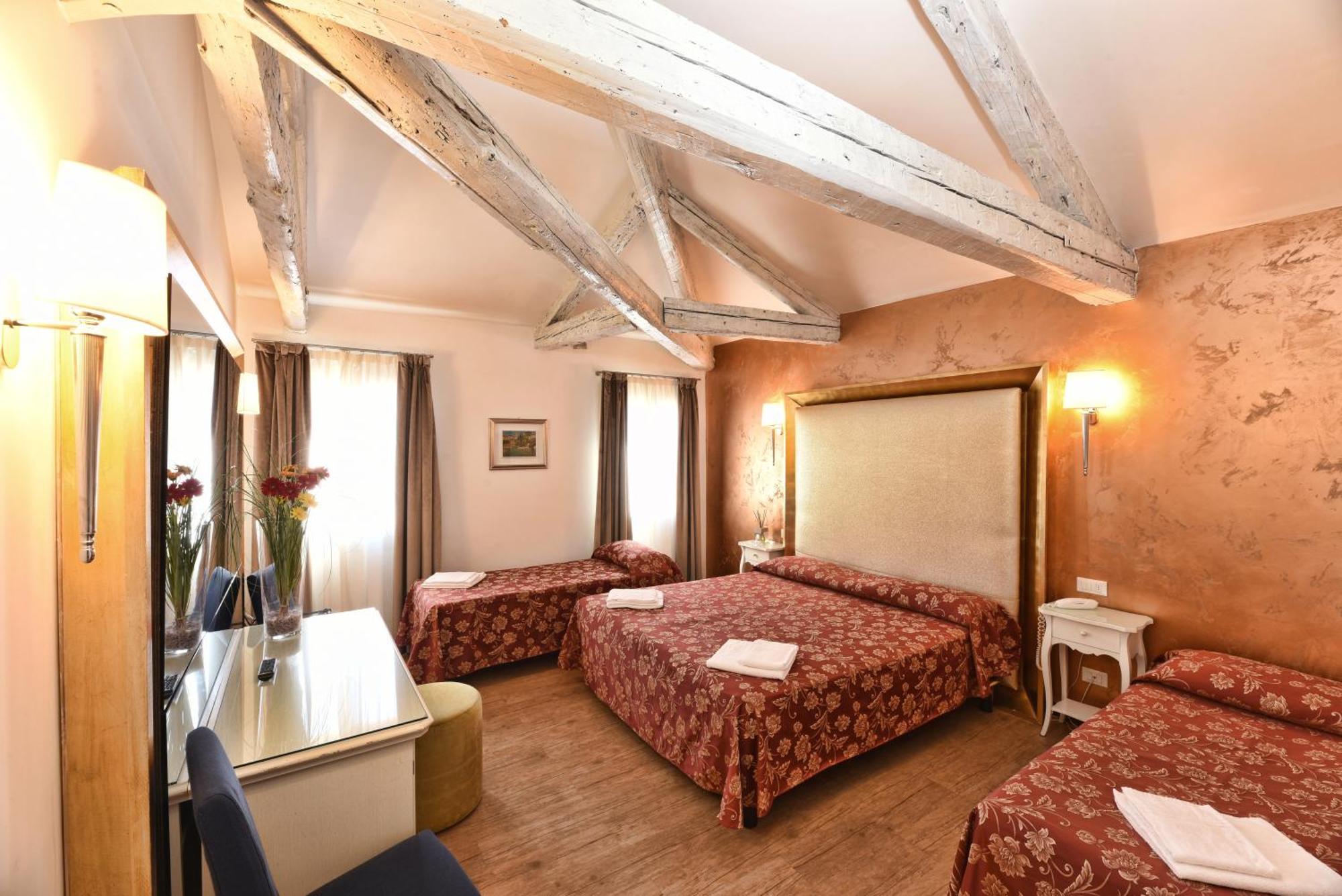 Deluxe Quadruple Room,1130688837:JPEG